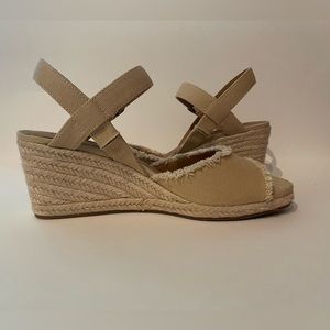 tan wedge shoes